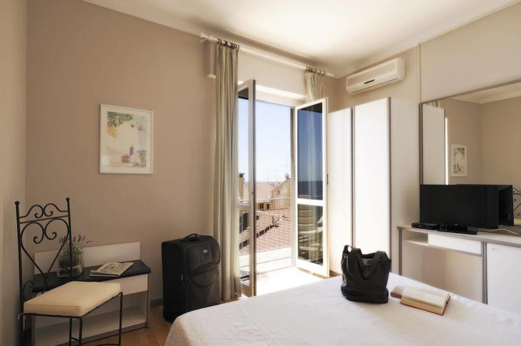 Hotel Enrico Алассио Экстерьер фото